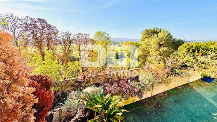 Barrierearme Terrassenwohnung mit Schwimm / Spa-Saunabereich, Garage in gesuchter Lage - Dachterrasse mit Markise Panorama